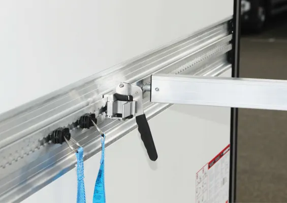 Bild: Optimale Ladungssicherung für Kühlfahrzeuge in FIP-Kühlkoffer