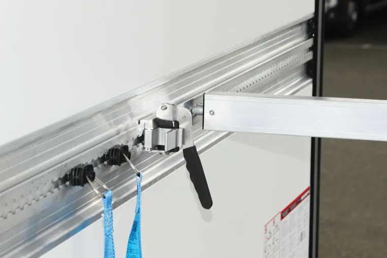 Optimale Ladungssicherung für Kühlfahrzeuge in FIP-Kühlkoffer Bild: Optimale Ladungssicherung für Kühlfahrzeuge in FIP-Kühlkoffer