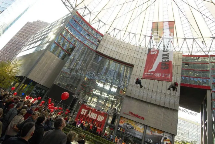 STAND UP and SPEAK OUT. Weltweite Mobilisierung gegen Armut Bild: STAND UP and SPEAK OUT. Weltweite Mobilisierung gegen Armut