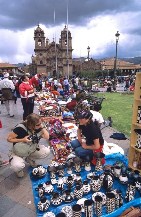 Peruanischer Weihnachtsmarkt: Auf dem Hauptplatz \