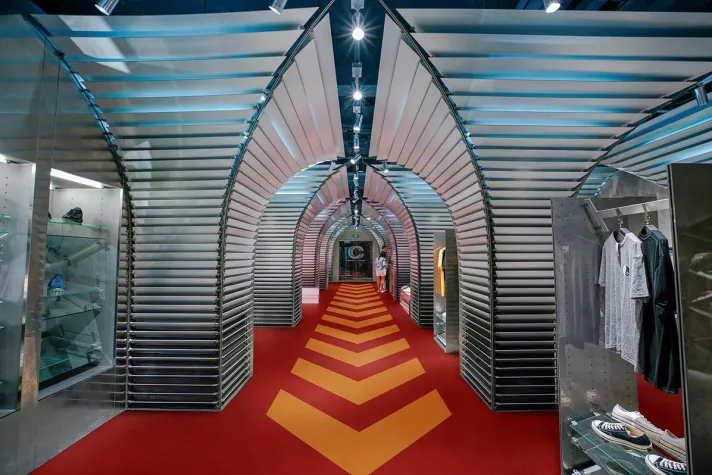 Kährs stellt seinen Guide für Fußböden im Retail vor. Bild: Kährs stellt seinen Guide für Fußböden im Retail vor.