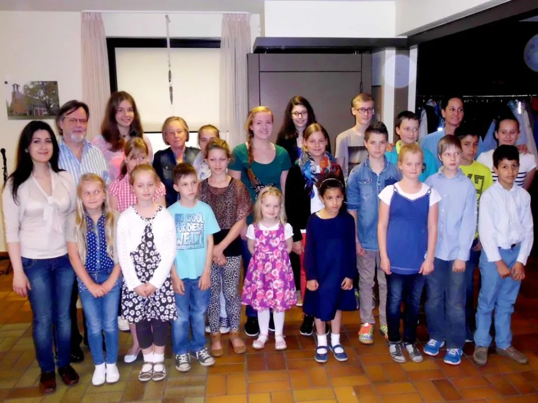 MusikschülerInnen und -lehrerInnen (Gemeinsames Foto)