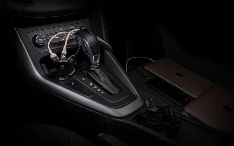 Bild: Schnell, stylisch und sicher: das USB-C-KFZ-Ladegerät CASA CO³ mit QuickCharge 3.0