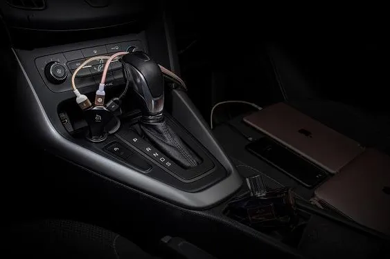 Schnell, stylisch und sicher: das USB-C-KFZ-Ladegerät CASA CO³ mit QuickCharge 3.0 Bild: Schnell, stylisch und sicher: das USB-C-KFZ-Ladegerät CASA CO³ mit QuickCharge 3.0
