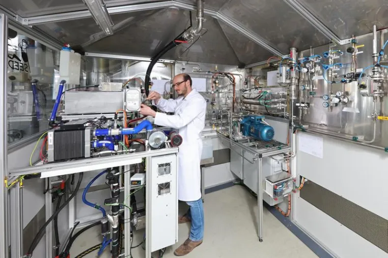 Strom aus Industrieabgas - Fraunhofer IISB entwickelt Brennstoffzellensystem für Wasserstoffgemisch Bild: Strom aus Industrieabgas - Fraunhofer IISB entwickelt Brennstoffzellensystem für Wasserstoffgemisch