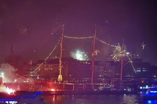 Bild: Silvester-Fahrten auf der Elbe präsentiert von der RAINER ABICHT Elbreederei