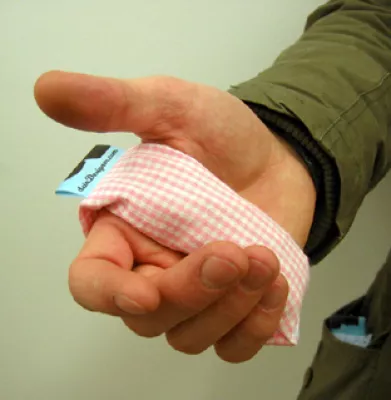 Bild: deinDesigner verschenkt Wärme an Passagenbesucher - Essener Industrial Design-Studierende eigeninitiativ auf den Passagen in Köln