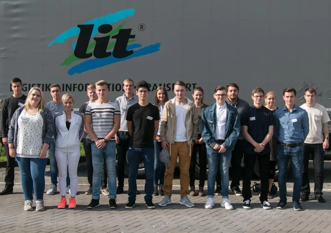 17 neue Azubis starten in diesem Jahr bei der L.I.T. ins Berufsleben. (Foto: L.I.T.)