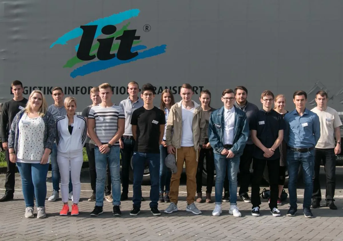 17 neue Azubis starten in diesem Jahr bei der L.I.T. ins Berufsleben. (Foto: L.I.T.)