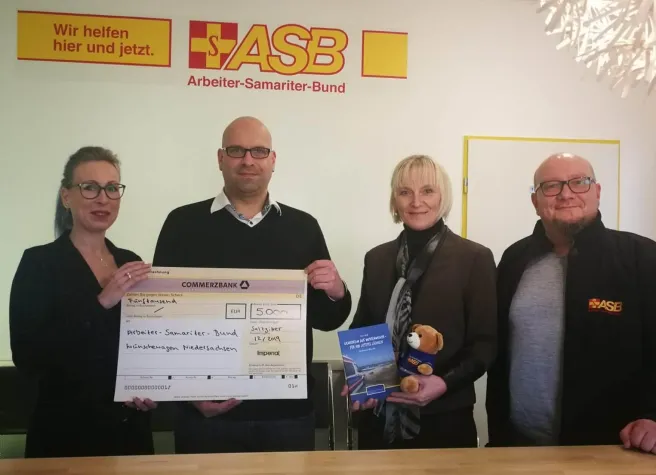 Bild: Imperial Logistics spendet für den ASB Wünschewagen