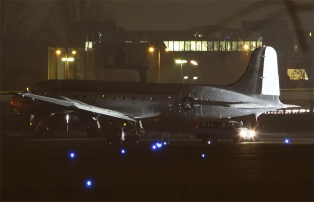 Bild: Viel Betrieb im Flughafen Tempelhof - Rosinenbomber auf dem Rollfeld