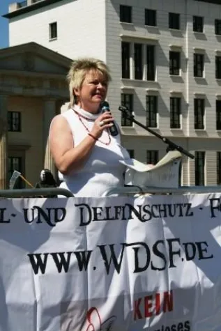 Bild: Bundesumweltministerium verbietet Delfintherapie
