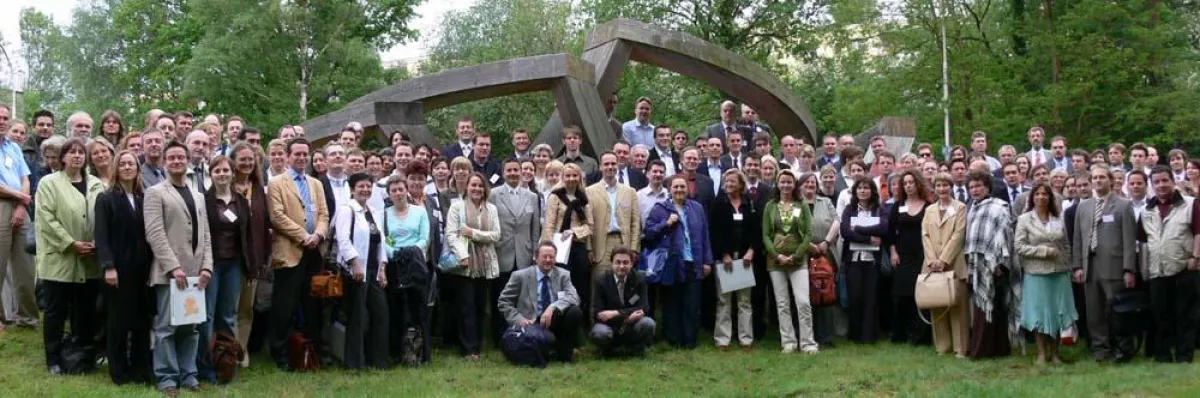 Gruppenbild der Teilnehmer der Alumni-Clubs.net-Konferenz (FH AC, Eupener Str. 70)