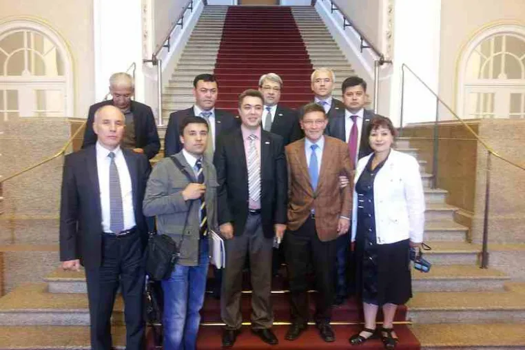 Bild: OWWC begrüßt Delegation aus Usbekistan