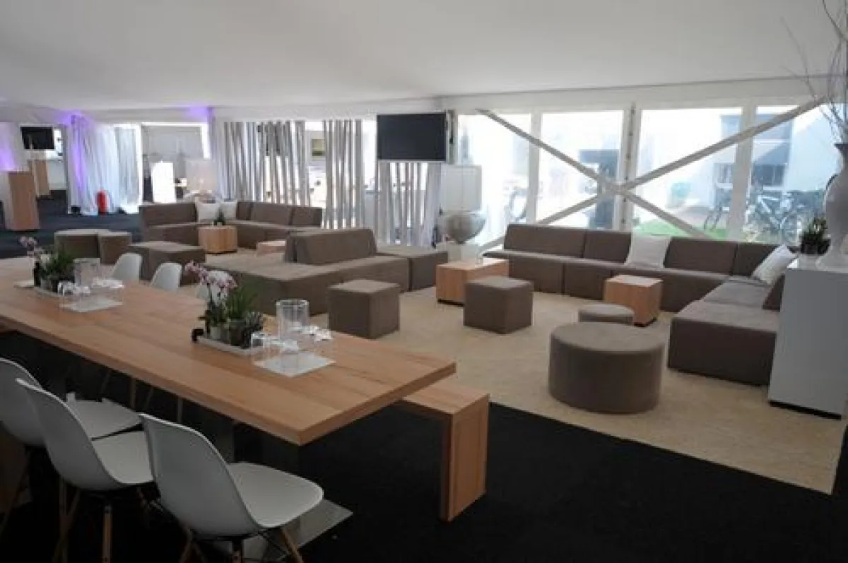 Die Elemente ?Montreal? und ?Ontario? sind Teil der neuen textilen Lounge-Kollektion