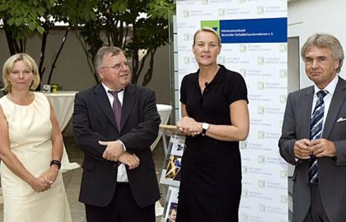 Ariane Durian, MdB Gerald Weiß, Andrea Resigkeit und RA Werner Stolz (v.l.) begrüßten die Gäste zur Einweihung des iGZ-Büros.