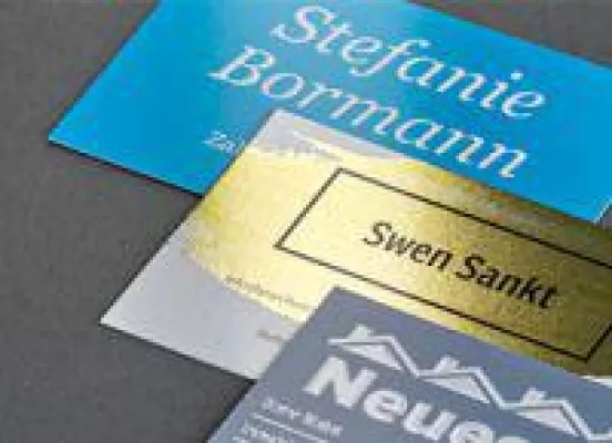 Bild: deGUT-Visitenkartentrends: Unternehmer setzen auf minimalistische Akzente und besondere Papiersorten