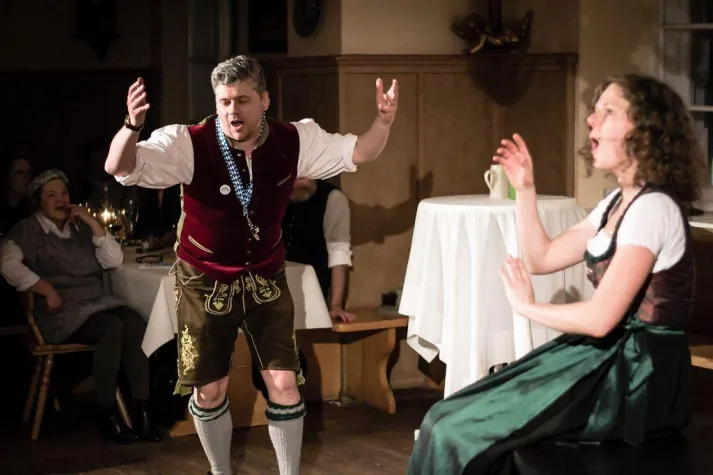 Kult Comedy Dinner in München – Bayrisch für Anfänger Bild: Kult Comedy Dinner in München – Bayrisch für Anfänger