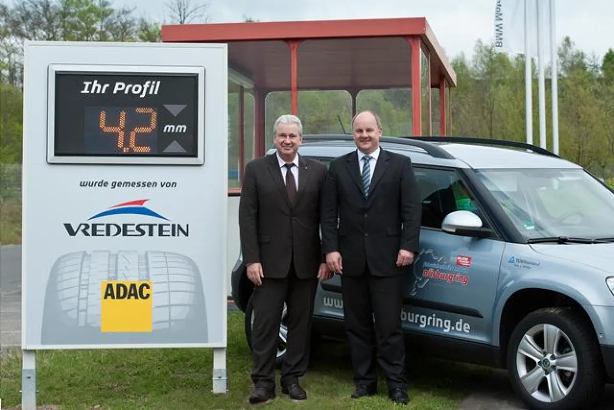 Michael Lutz, der DE-Geschäftsführer VREDESTEIN und Ralph Paulus, Geschäftsführer FSZ Nürburgring