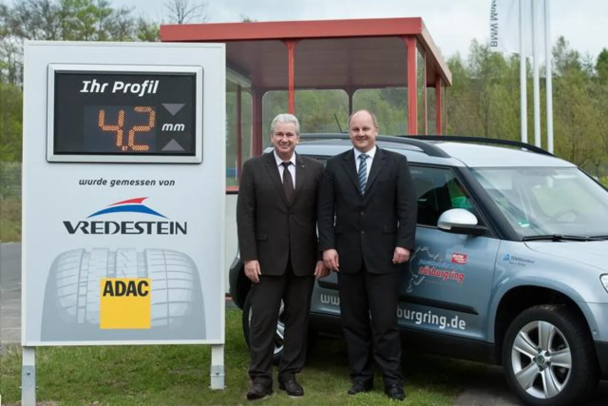 Michael Lutz, der DE-Geschäftsführer VREDESTEIN und Ralph Paulus, Geschäftsführer FSZ Nürburgring