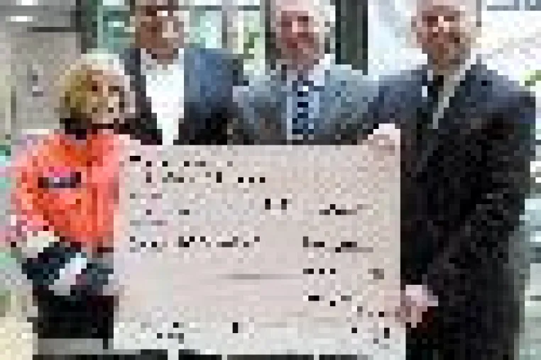 Bild: Kreissparkasse spendet 1.000 Euro für Malteser-Ersthelfer in Beuren