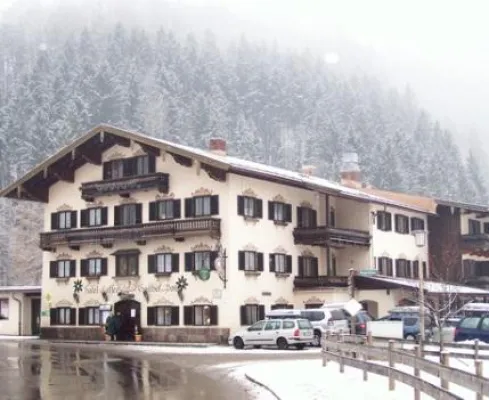 Bild: Neuer Eigentümer für das Traditionshotel "Zur Post" in Oberwössen