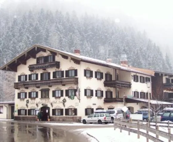 Bild: Neuer Eigentümer für das Traditionshotel "Zur Post" in Oberwössen