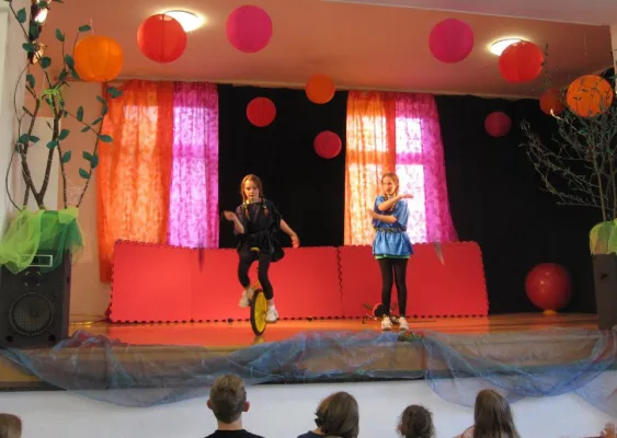 Bild: Noch Plätze frei für circusbegeisterte Kids ab 6 Jahren, die in den Ferien Akrobaten werden möchten