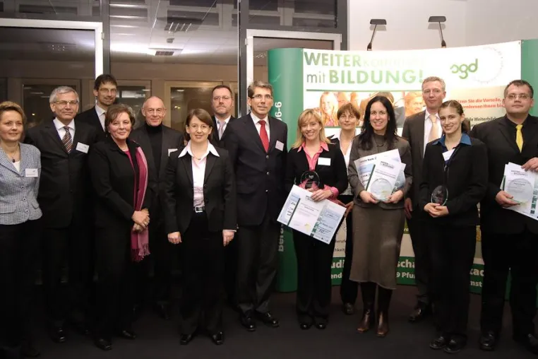 Bild: SGD-Jubiläumsfernschüler ausgezeichnet
