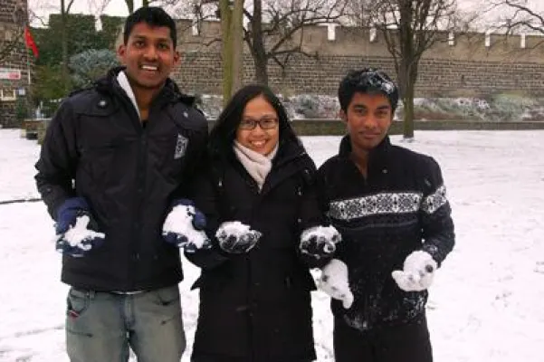 Bild: Sommer, Sonne - Schneechaos: 18 malaysische Regierungsstipendiaten bereiten sich auf Leben in Deutschland vor