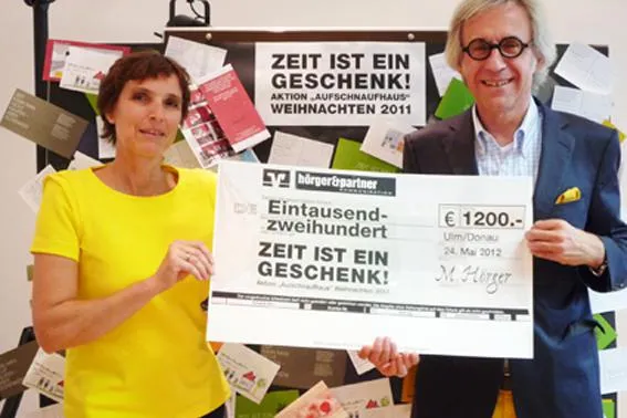 Bild: Hörger&Partner spendet 1.200 Euro für Ulmer Aufschnaufhaus