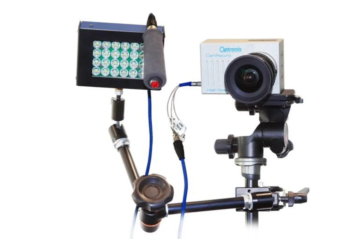 Die CamRecord als Bundle-Lösung mit Objektiv, LED-Beleuchtung, Stativ, Magic Arm und Handtrigger.