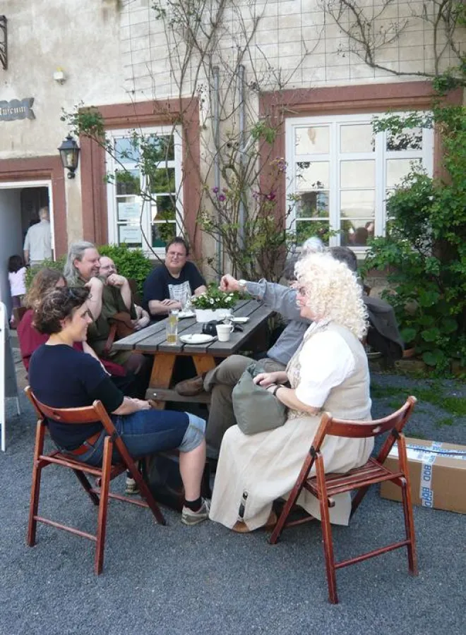 Burghof Veste Otzberg von Marie-Noelle Biemer