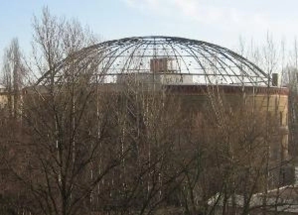 Denkmalgeschützter Bunker und Gasometer \