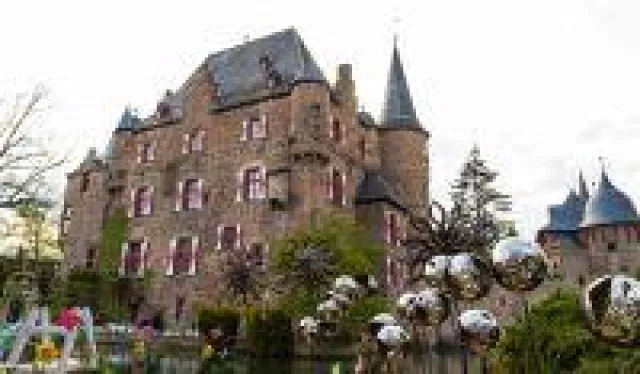 Bild: Ostermarkt auf Burg Satzvey