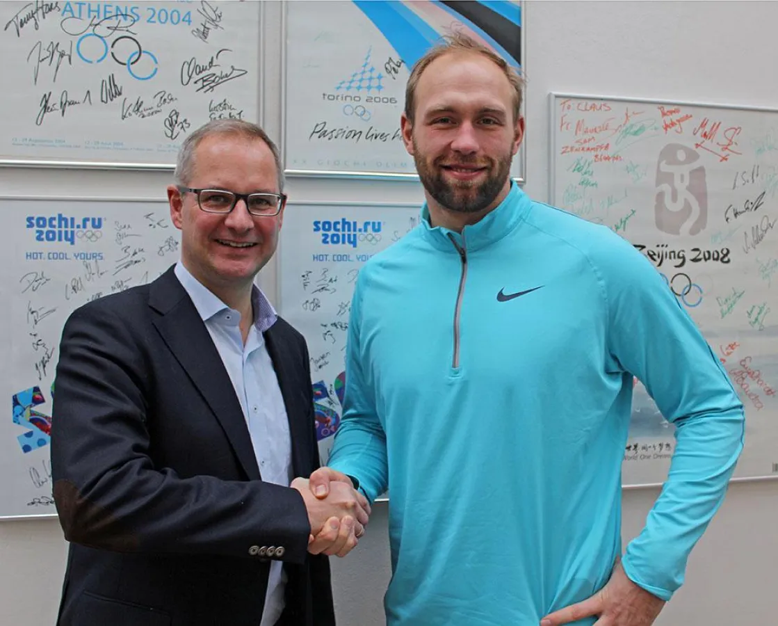 Team M Line-Captain Robert Harting (rechts) und Matratzen Concord-Geschäftsführer Rainer Brockmöller