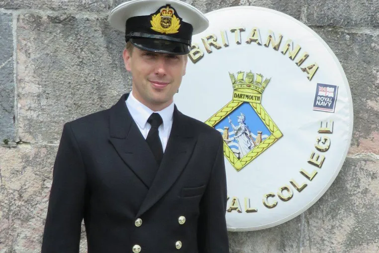 Royal-Navy-Offizier liest in Gießen Bild: Royal-Navy-Offizier liest in Gießen