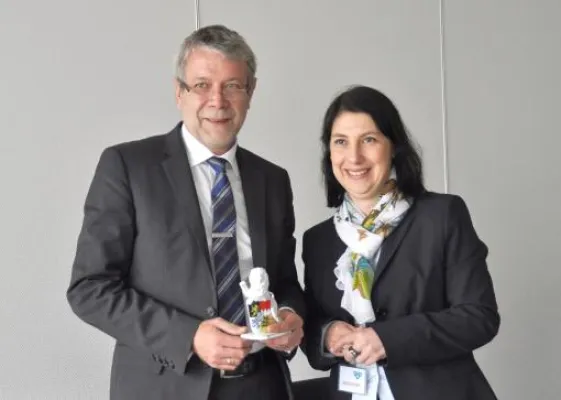 uniVersa erhält Auszeichnung „Soziale Verantwortung im Mittelstand“ vom Bayerischen Wirtschaftsministerium Bild: uniVersa erhält Auszeichnung „Soziale Verantwortung im Mittelstand“ vom Bayerischen Wirtschaftsministerium