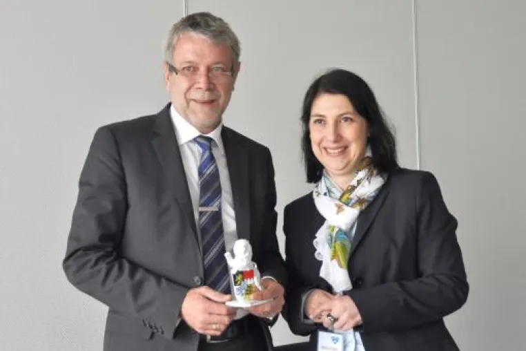 uniVersa erhält Auszeichnung „Soziale Verantwortung im Mittelstand“ vom Bayerischen Wirtschaftsministerium Bild: uniVersa erhält Auszeichnung „Soziale Verantwortung im Mittelstand“ vom Bayerischen Wirtschaftsministerium