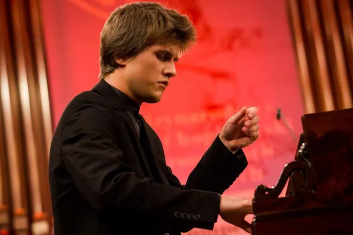 Bild: Pianist Tomasz Ritter konzertiert in Hamburg