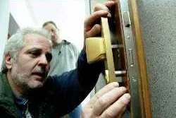 Bild: Einbruchschutz ist Profisache: Neue Handwerkersuche online