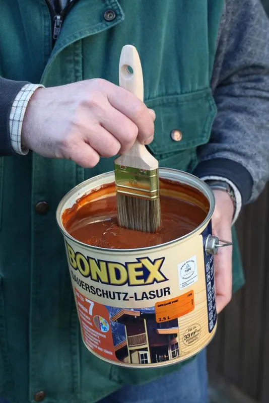 Ideal für den Anstrich von maßhaltigen Bauteilen wie Fenstern und Türen: die Bondex Dauerschutz-Las