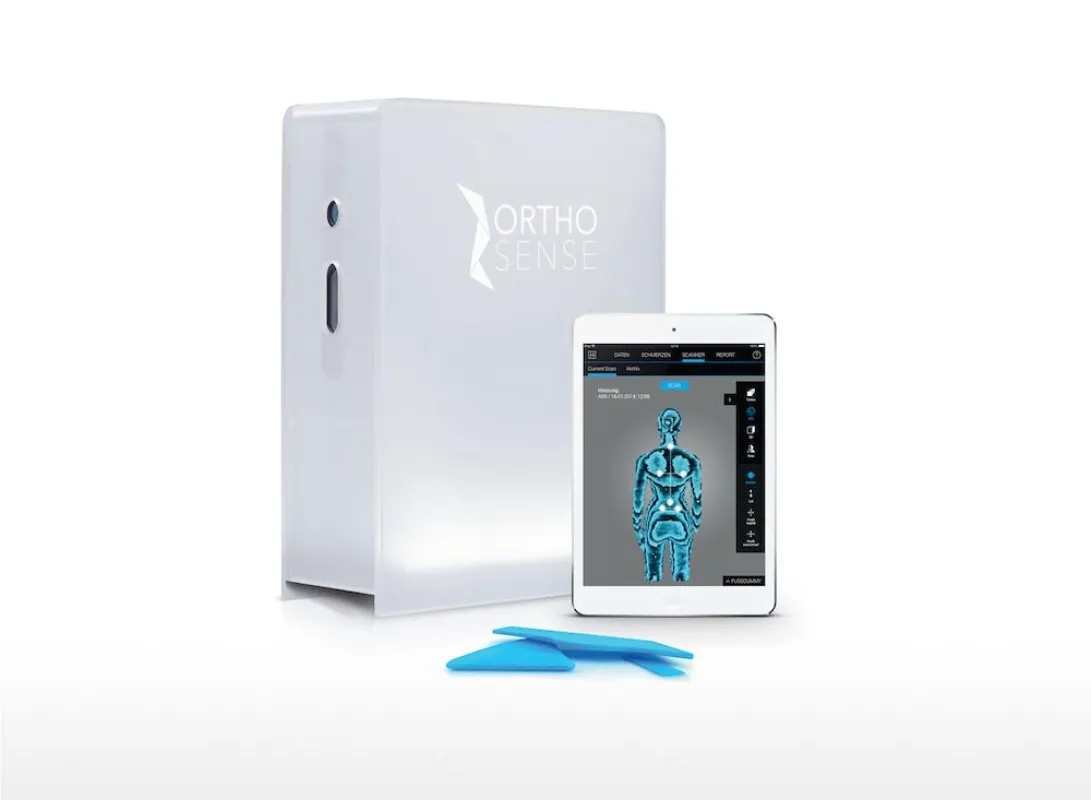 OrthoSense Scansystem mit iPad und sensomotorischen Fußpads.