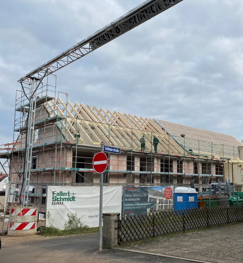Nürnberg-Boxdorf: In der Vollmarstraße feiern 10 Reihenhäuser Richtfest