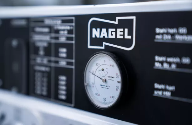 Präzision und Flexibilität für KMUs – Die Horizontal-Handhonmaschine (HHM) von Nagel Bild: Präzision und Flexibilität für KMUs – Die Horizontal-Handhonmaschine (HHM) von Nagel