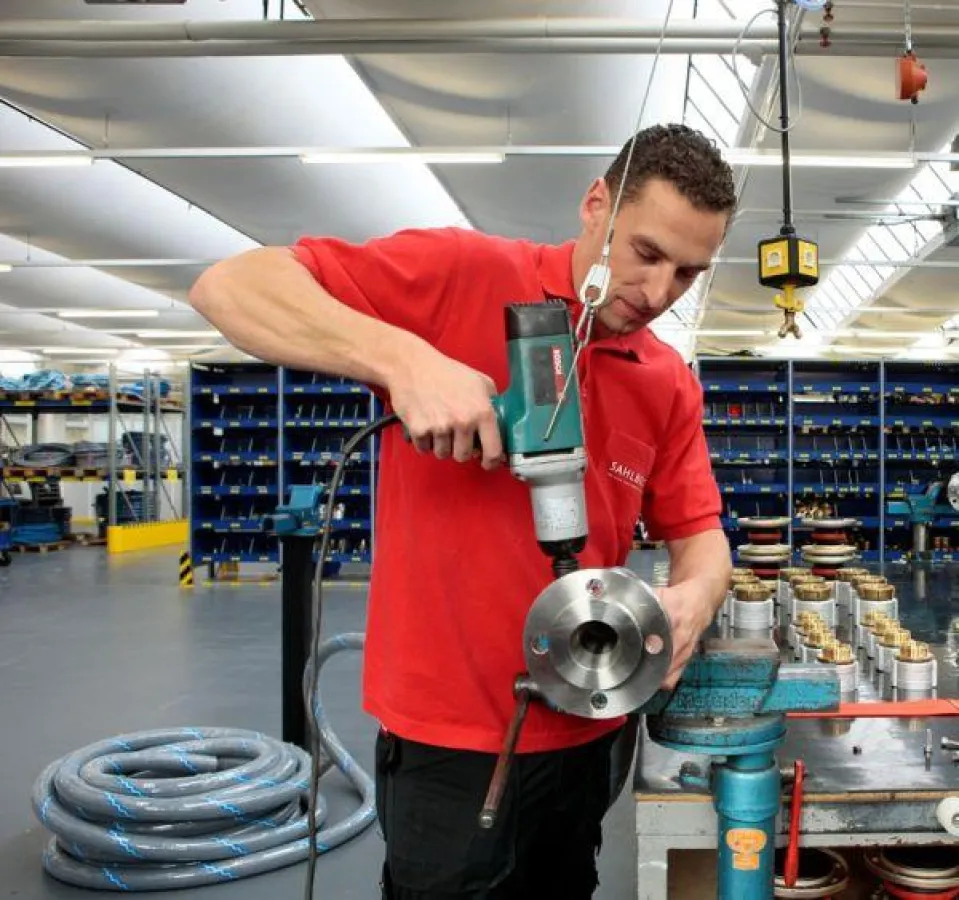 Schlauchleitungsfertigung im SAHLBERG Fluid Center