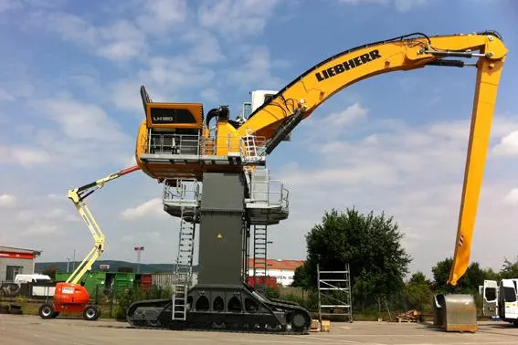 Bild: David hilft Goliath auf die Beine
