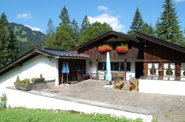 Bild: Das Unternehmen Aulfes-Steinmüller Immobilien vermittelt Objekte in besten Lagen rund um den Tegernsee