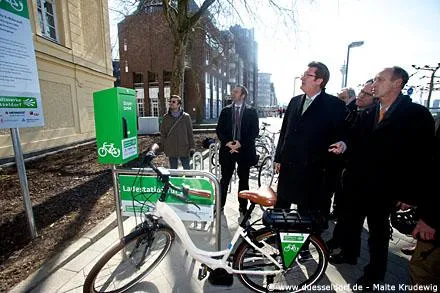Die e-Bike Experten von e-motion unterstützen SMS gesteuertes Ladesystem für Elektrofahrräder Bild: Die e-Bike Experten von e-motion unterstützen SMS gesteuertes Ladesystem für Elektrofahrräder
