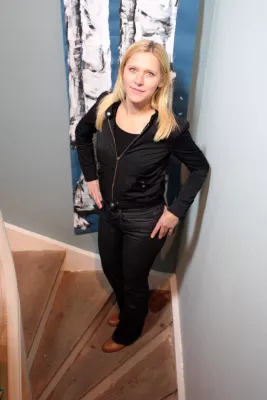 Bild: Düsseldorfer Designerin bastelt mit Kindern Glücksbringer auf der Kinderkrebsstation